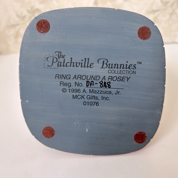 The Patchville Bunnies, Ring Around the Rosey, Nice Easter Decoration or Gift - Picture 4 of 4